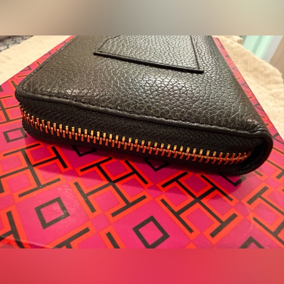 Tory Burch Britten Black Pebbled Leather Continental Wallet - Picture 4 of 10